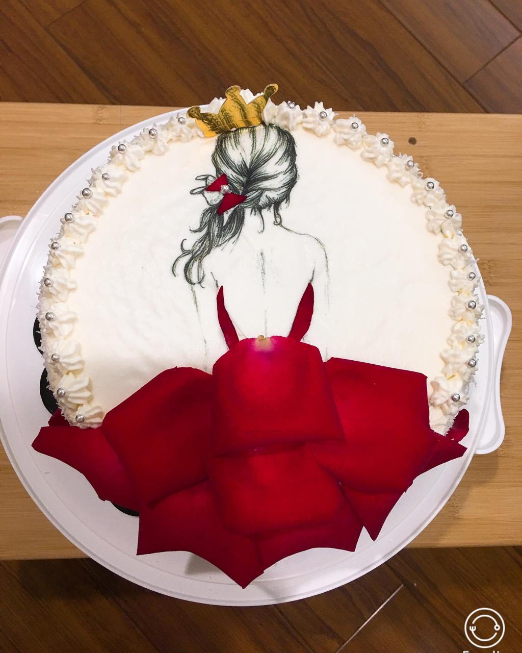 玫瑰花瓣生日蛋糕