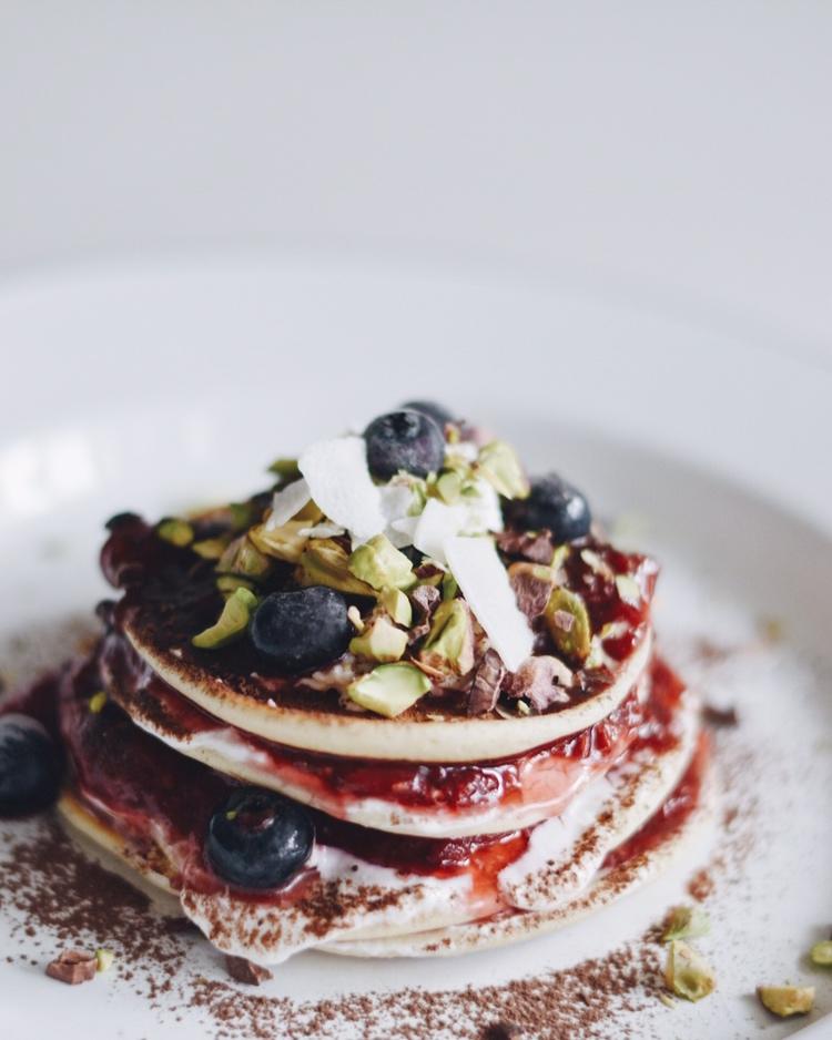 樱桃蓝莓朱古力PANCAKE