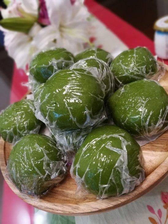 超级顺手且味美的咸蛋黄肉松青团