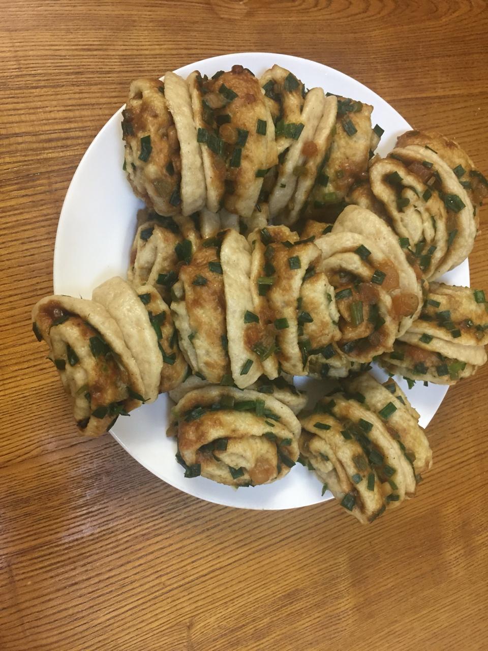 最好吃的火腿葱香花卷—附让葱不变黄的小窍门