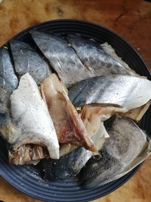 黑椒酱焖鲅鱼的做法 步骤1