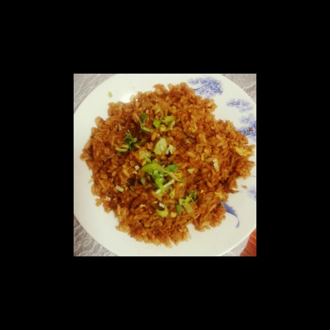 据说是 正宗酱油炒饭