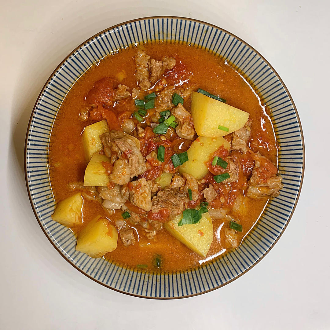 汤浓肉嫩的番茄牛腩，牛腩软烂秘法