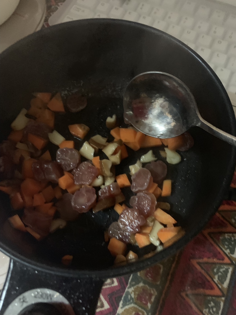 宿舍版香菇腊肠焖饭的做法 步骤3