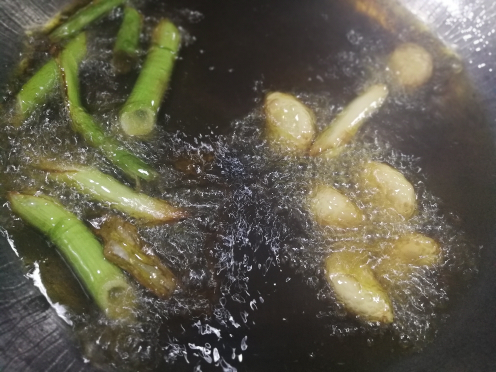 川式麻辣酸菜鱼——经典传统的做法的做法 步骤2