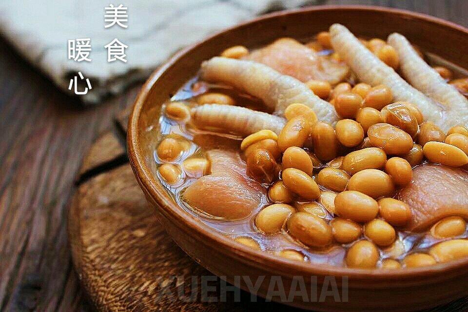 花生眉豆木耳鸡脚猪皮汤