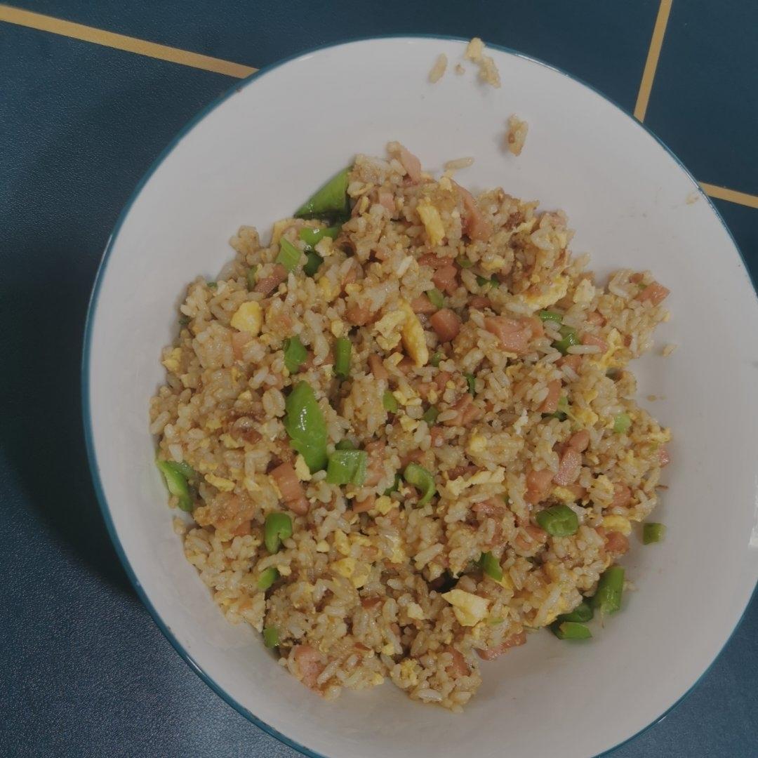 超级好吃的酱油火腿蛋炒饭！