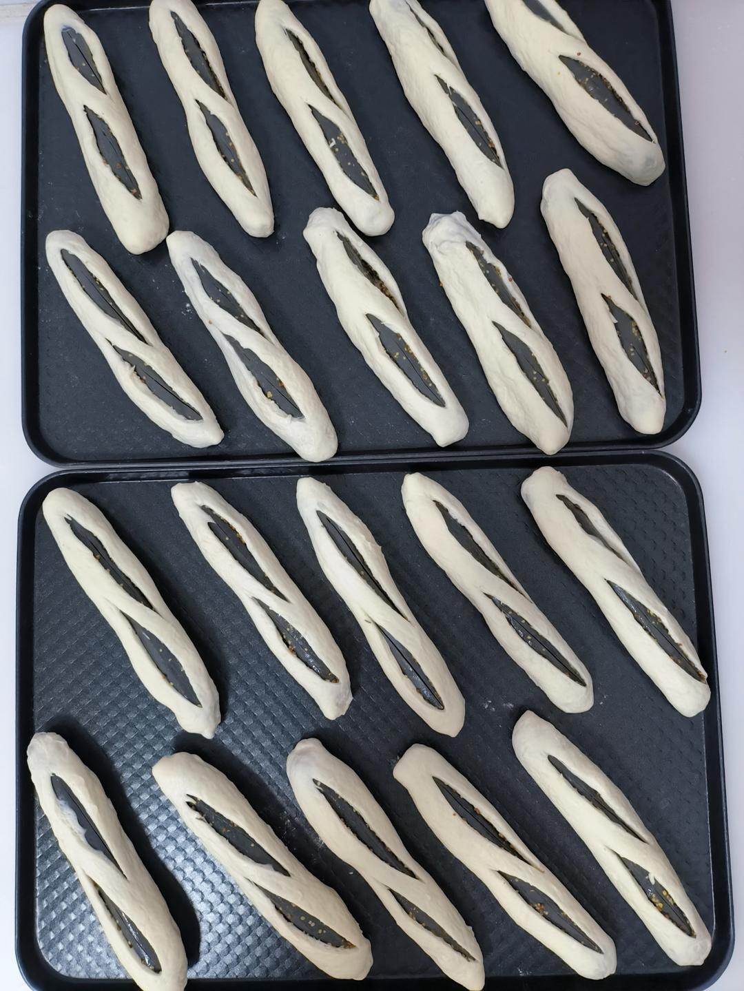 治愈甜腻的｜法式芥末籽香肠面包