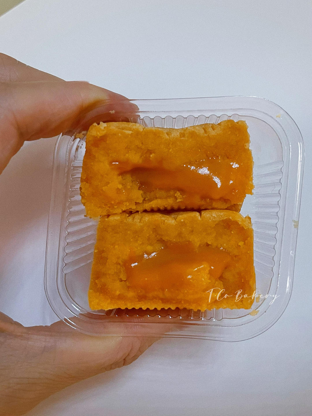 💃奶黄流心月饼——这是可以让你坐稳朋友圈厨霸位置的月饼🥮，没人点赞算我输👎