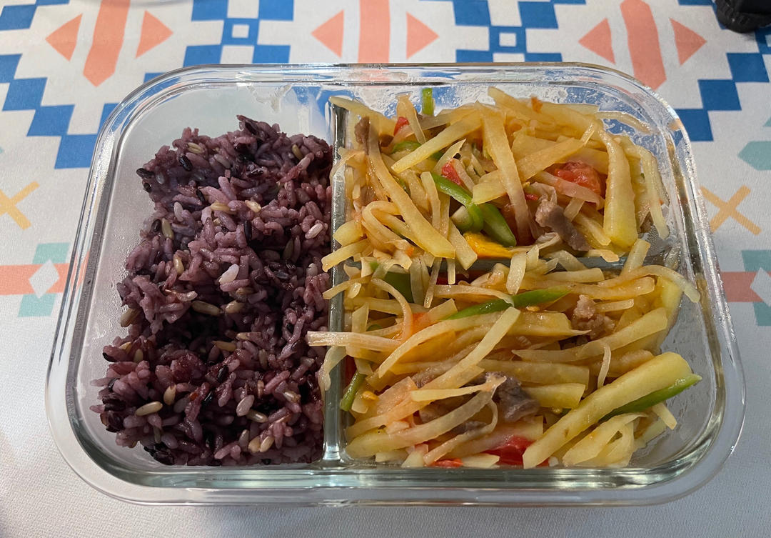 超级下饭，永远吃不腻的土豆丝炒肉