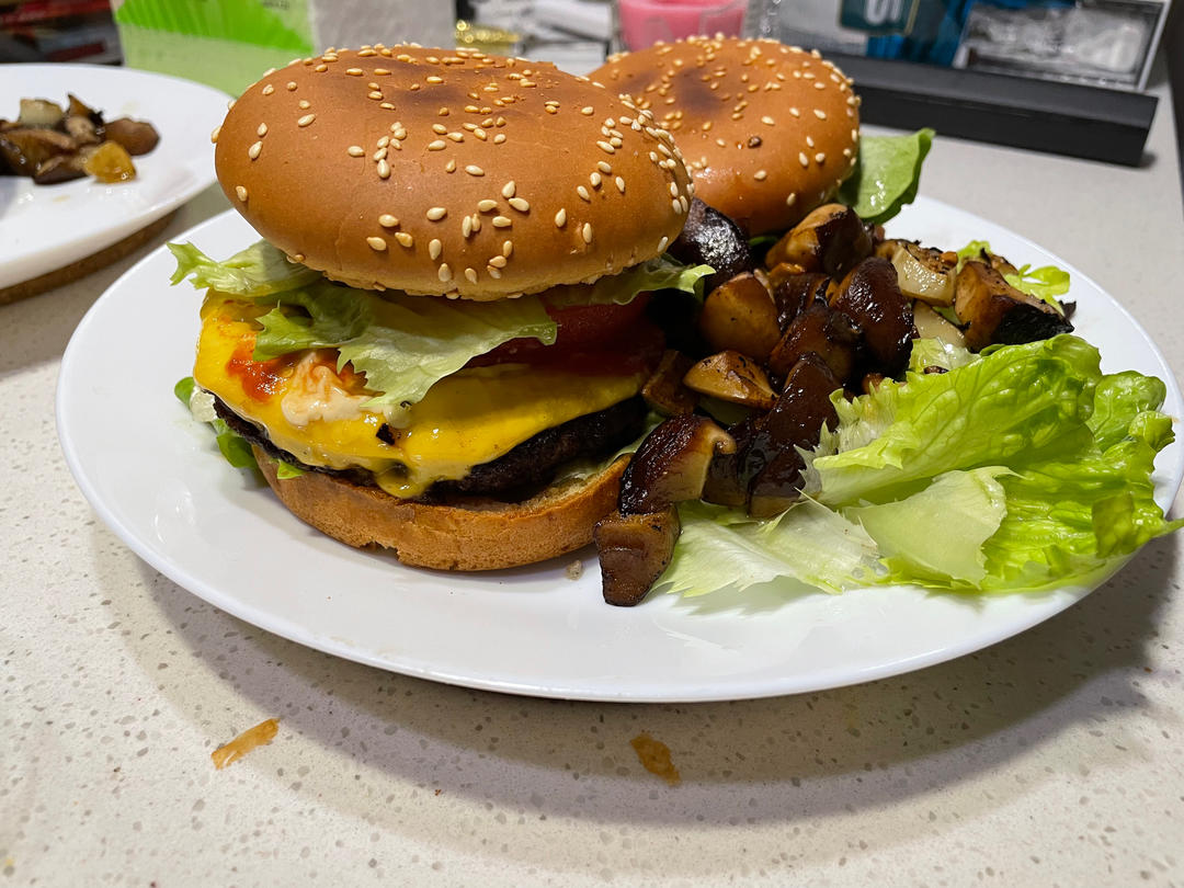 牛肉汉堡 煎出香嫩多汁的牛肉饼