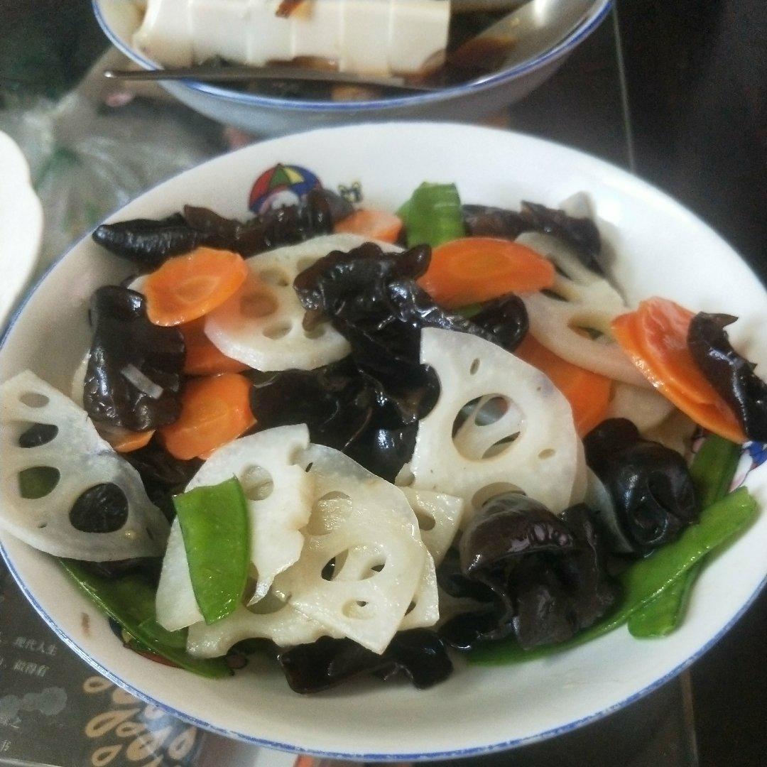 素菜也可以这么美—荷塘小炒