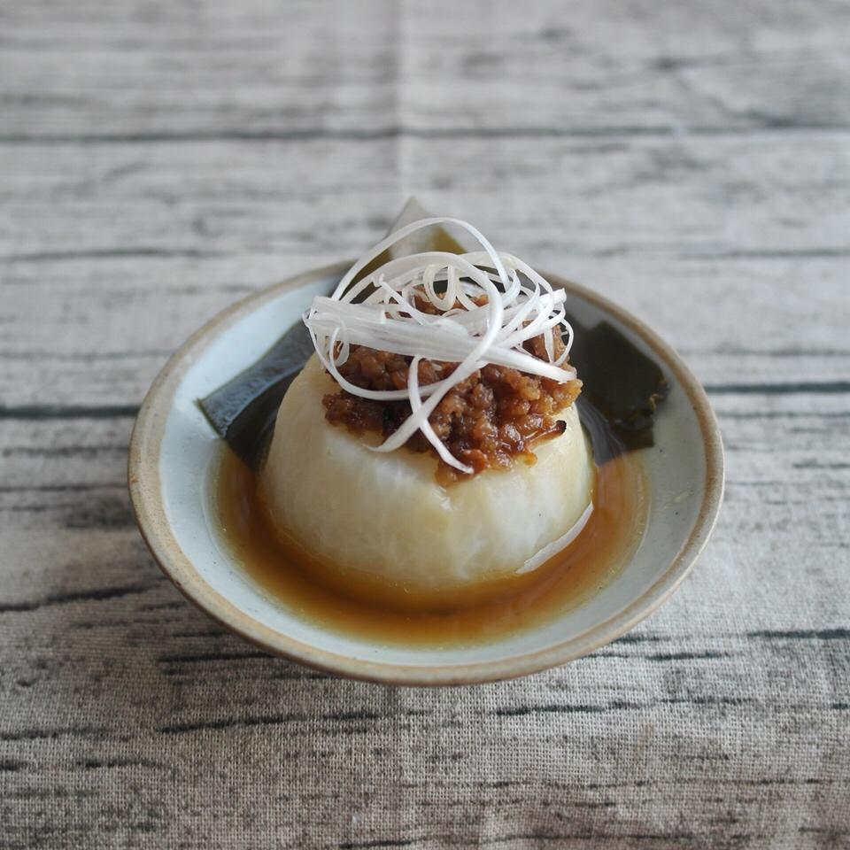 昆布慢煮萝卜：萝卜慢慢煮，鲜甜入味！