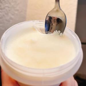 无冰渣的酸奶冰激凌（不用鸡蛋和淡奶油），总共就俩原材料的做法 步骤4