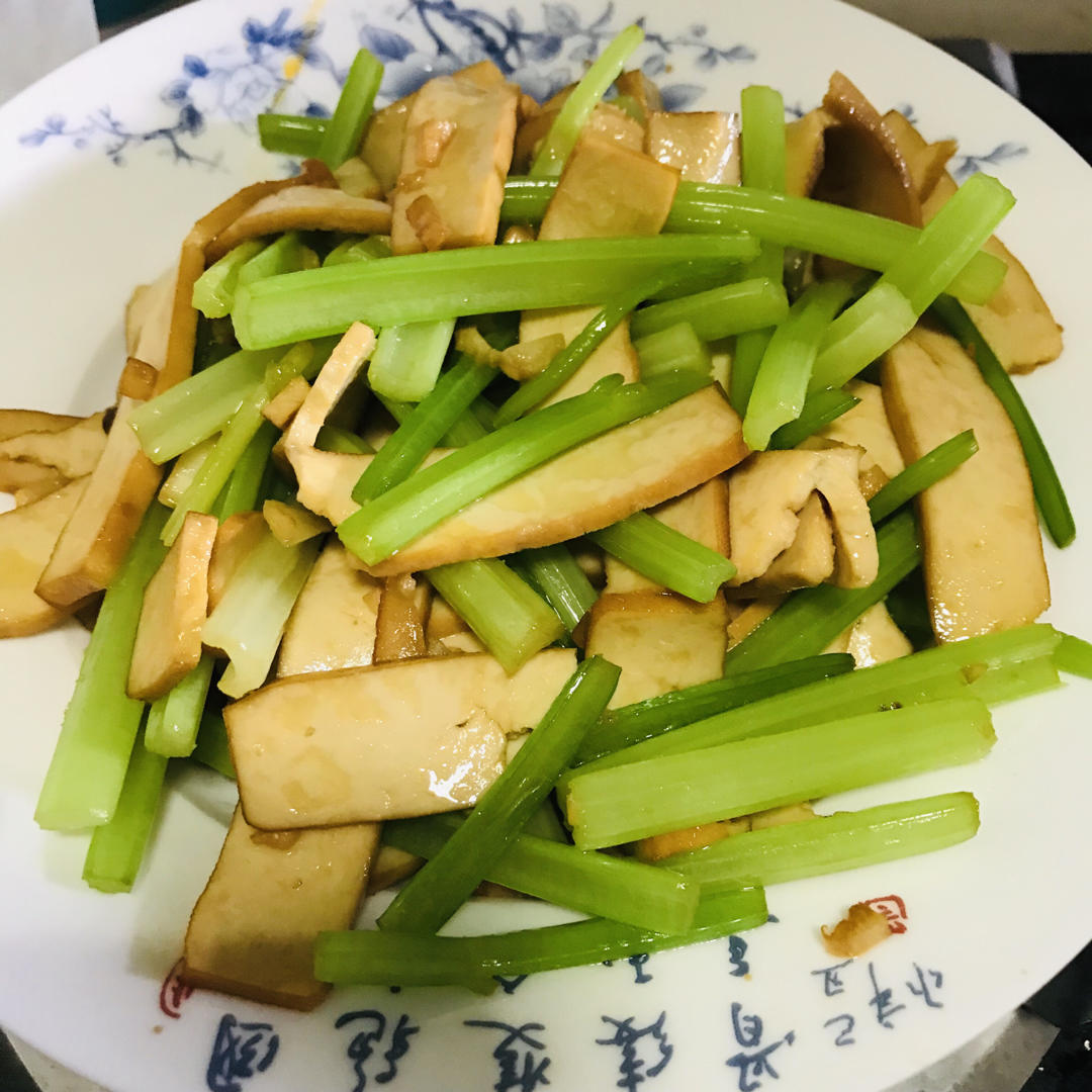 芹菜炒香干