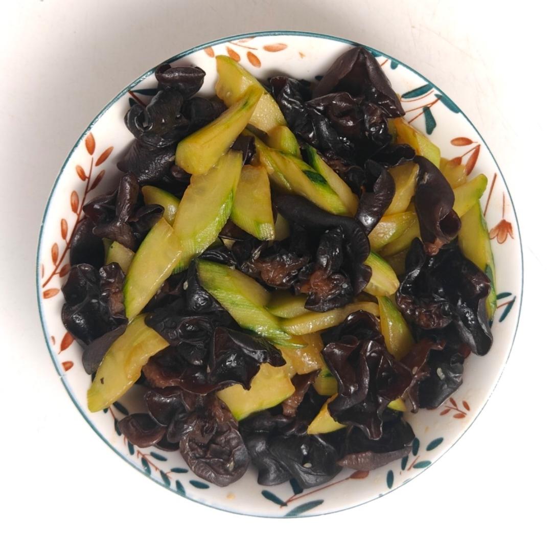 青瓜木耳炒鸡蛋