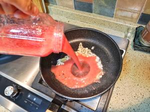 特简单的浓汁番茄肥牛卷的做法 步骤4