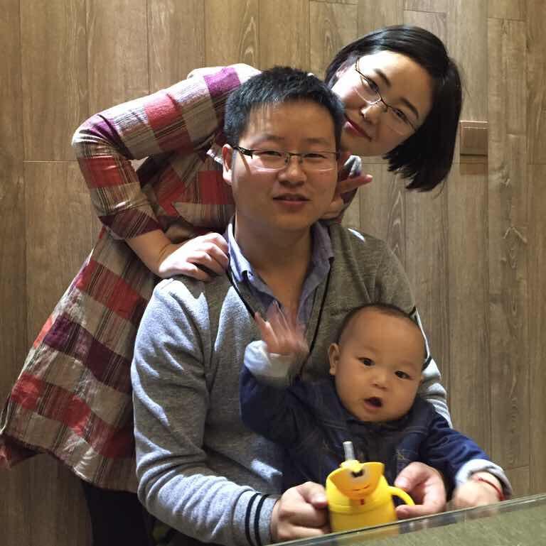 信步闲庭看落花