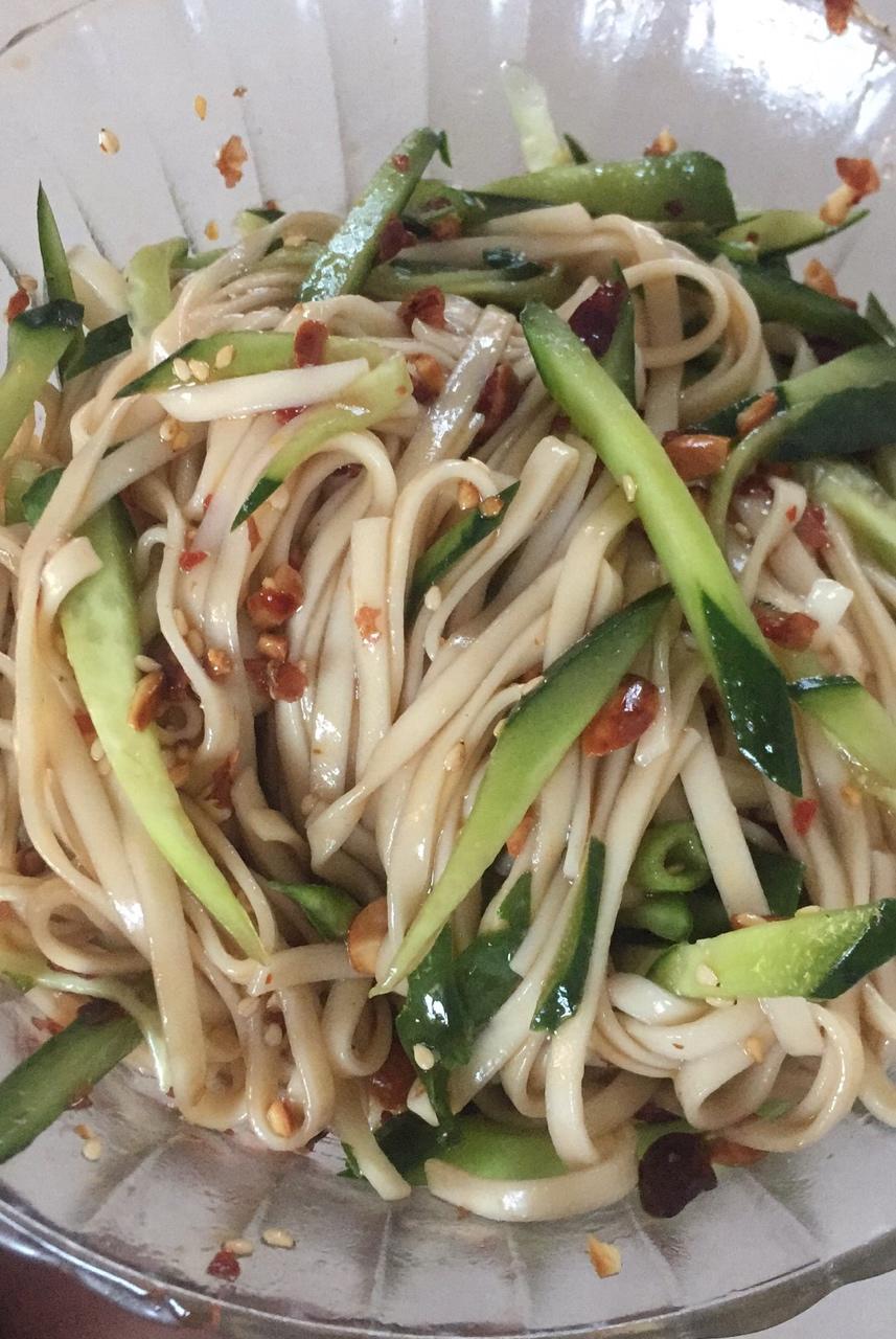 l丹琪做的香辣凉拌面