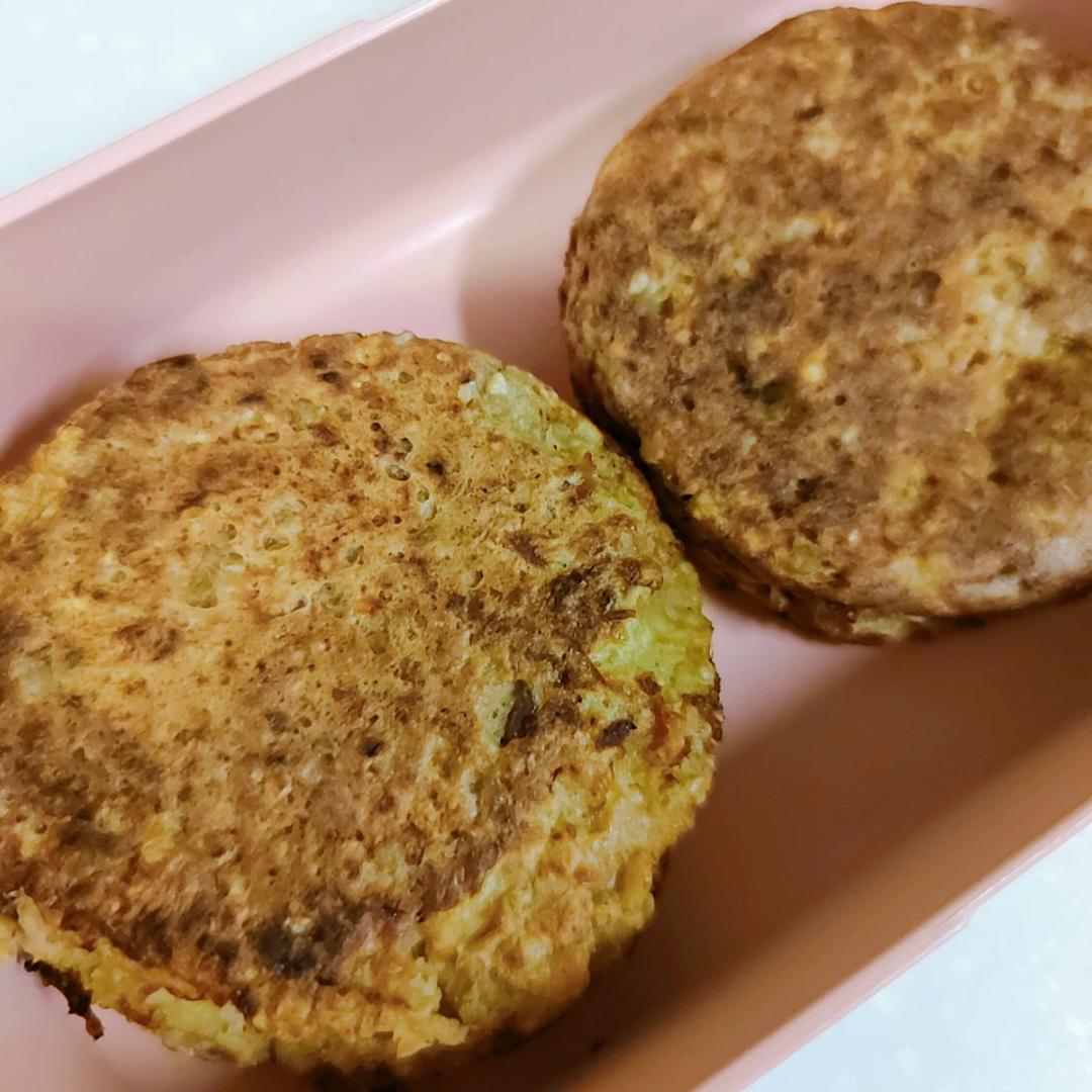 『非常饱足』无面粉的健康金枪鱼燕麦煎饼|150卡