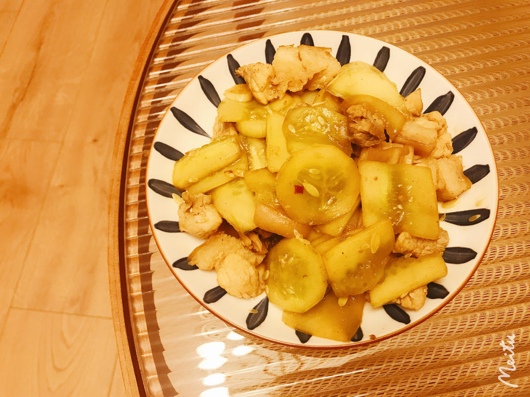 黄瓜炒肉片