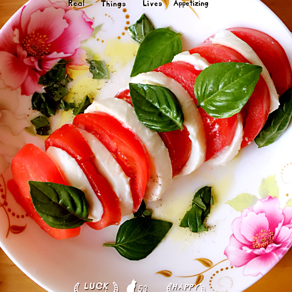 Mozzarella水牛芝士，番茄沙拉