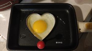 【小菜】爱心煎蛋的做法 步骤3