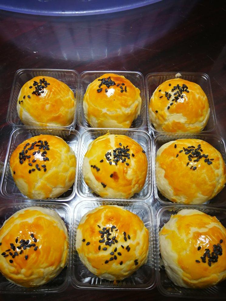 酥到掉渣的美味蛋黄酥