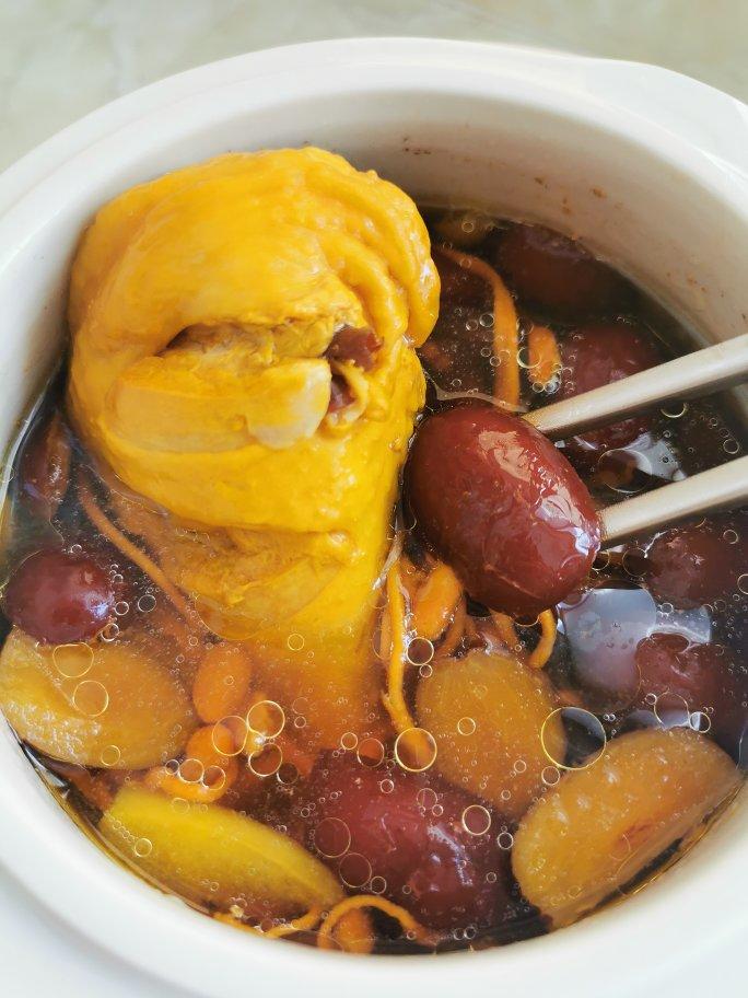 这是好的选择做的一只鸡腿煲靓汤香菇鸡腿汤