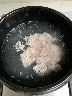 不逊于“昆明铁硼小锅米线”的“来宝妈牌”🌸“鲜肉砂锅米线”😋的做法 步骤8