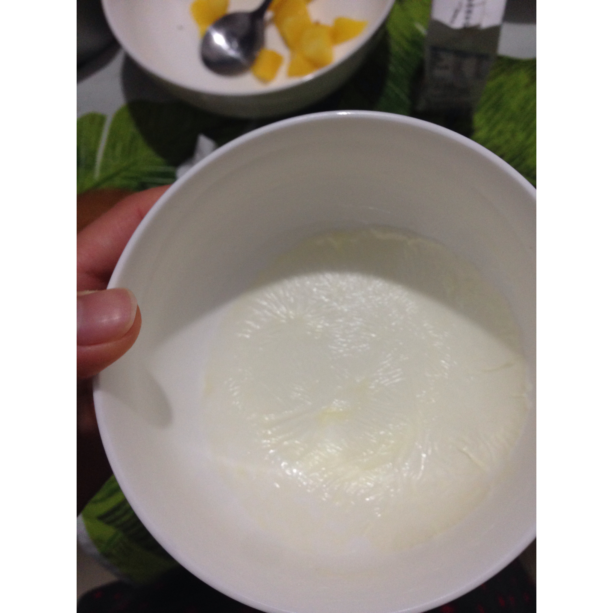 双皮奶（科学方子：淡奶油兑牛奶以假乱真乳脂达到8%的水牛奶，在家轻松做出正宗顺德味儿）
