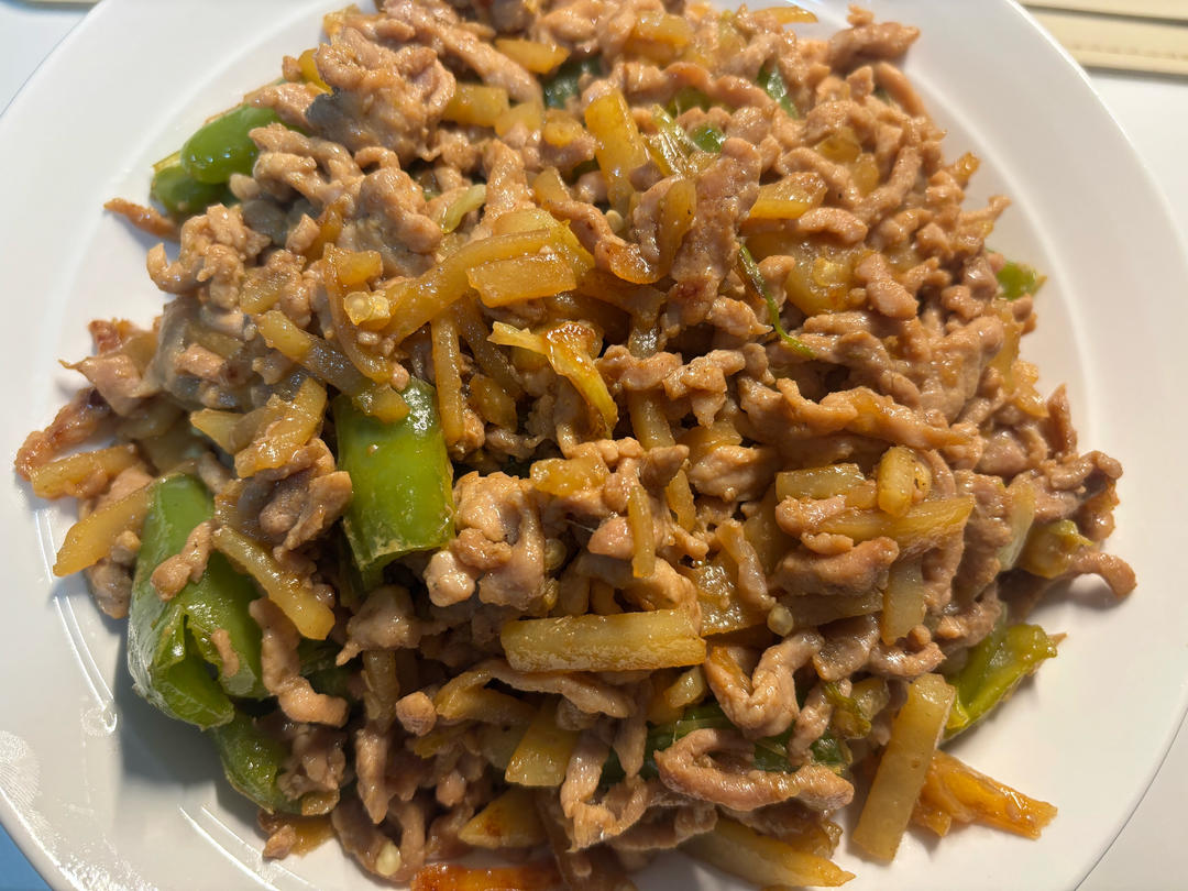 巨下饭的尖椒肉丝好吃得一碗接一碗