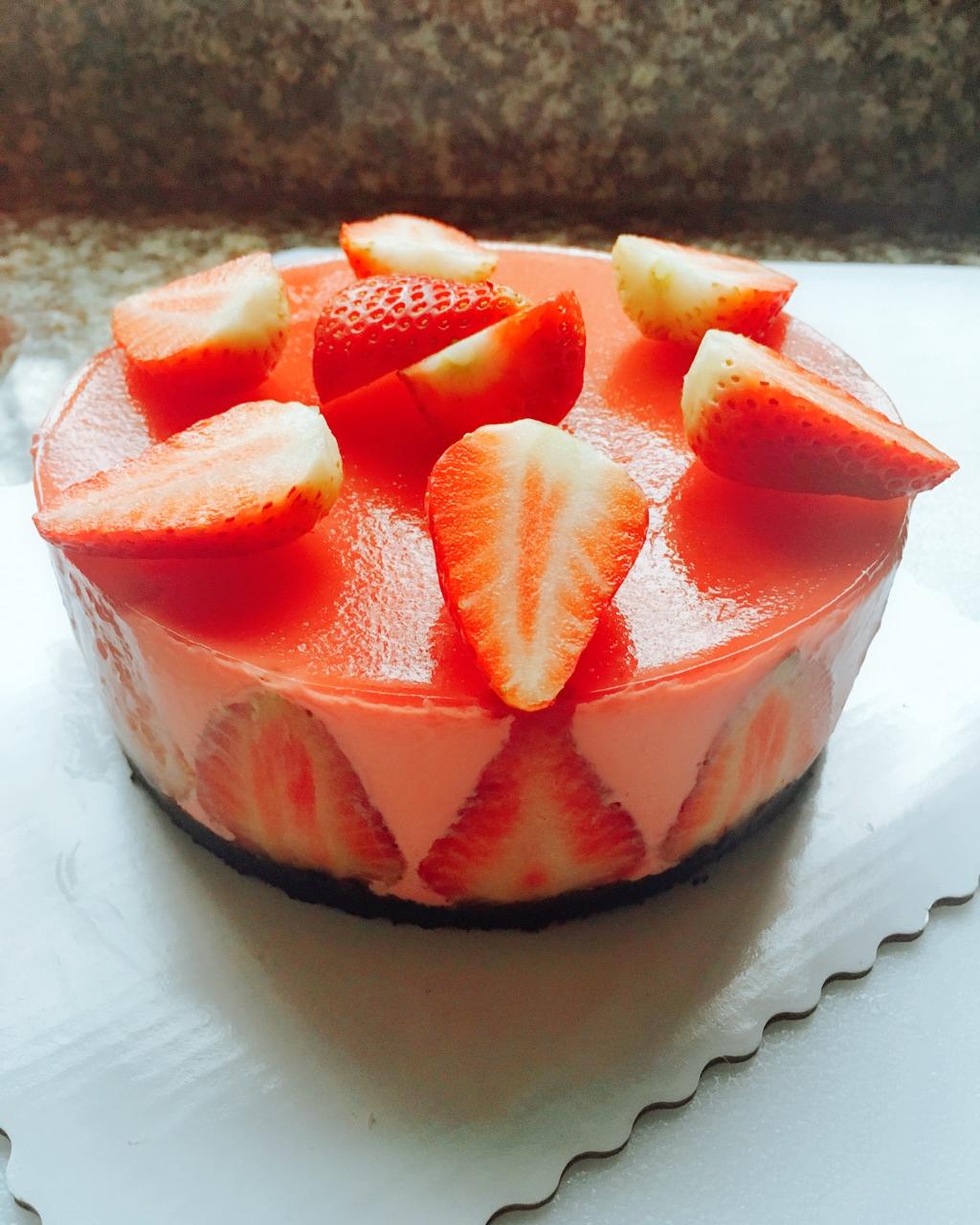 那厨房做的《tinrry下午茶》教你做草莓芝士慕斯