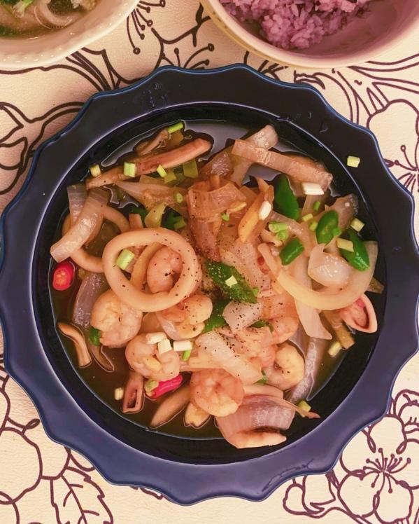 两步搞定脆嫰鲜美的葱爆八爪鱼