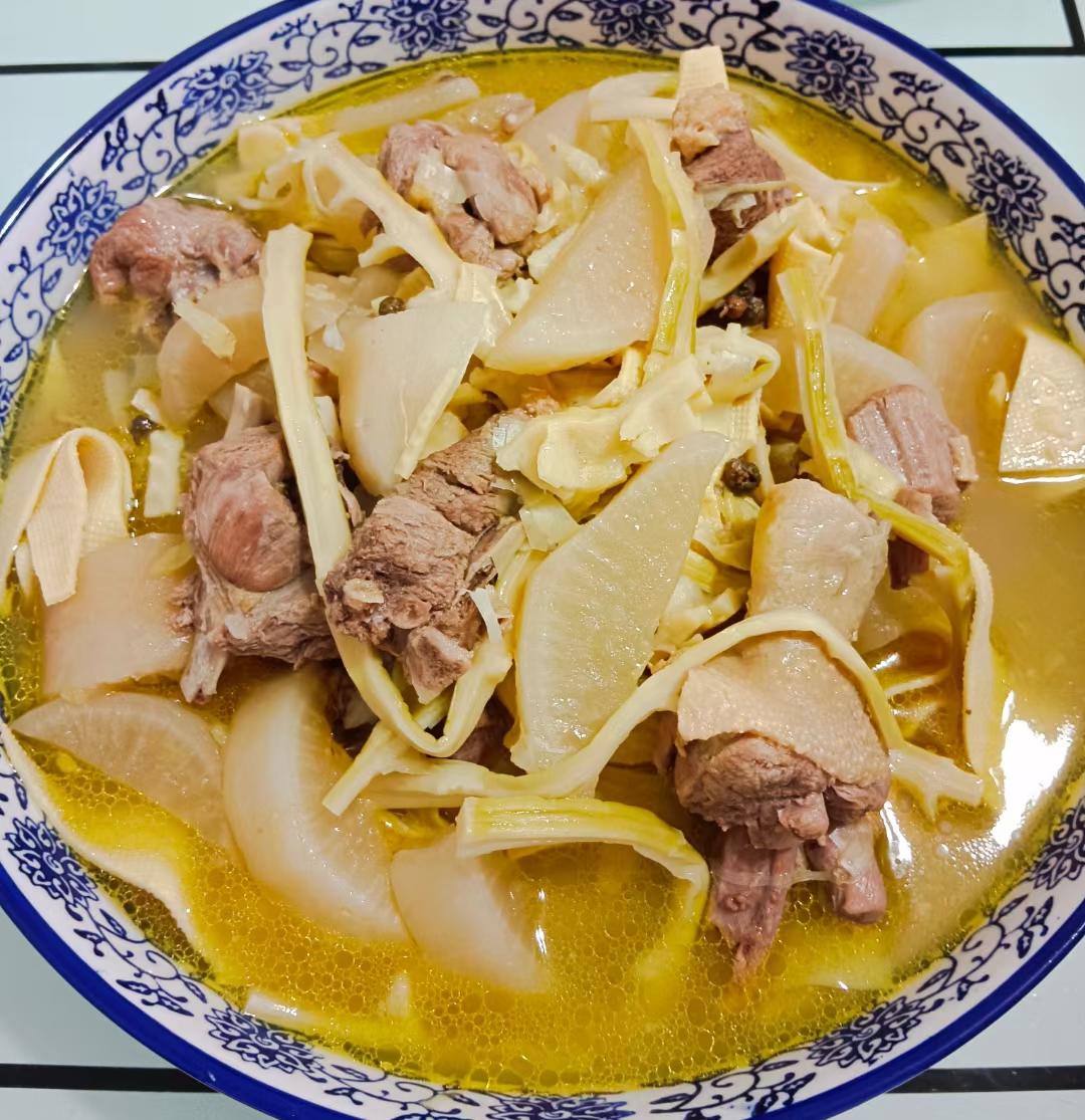 酸萝卜老鸭汤