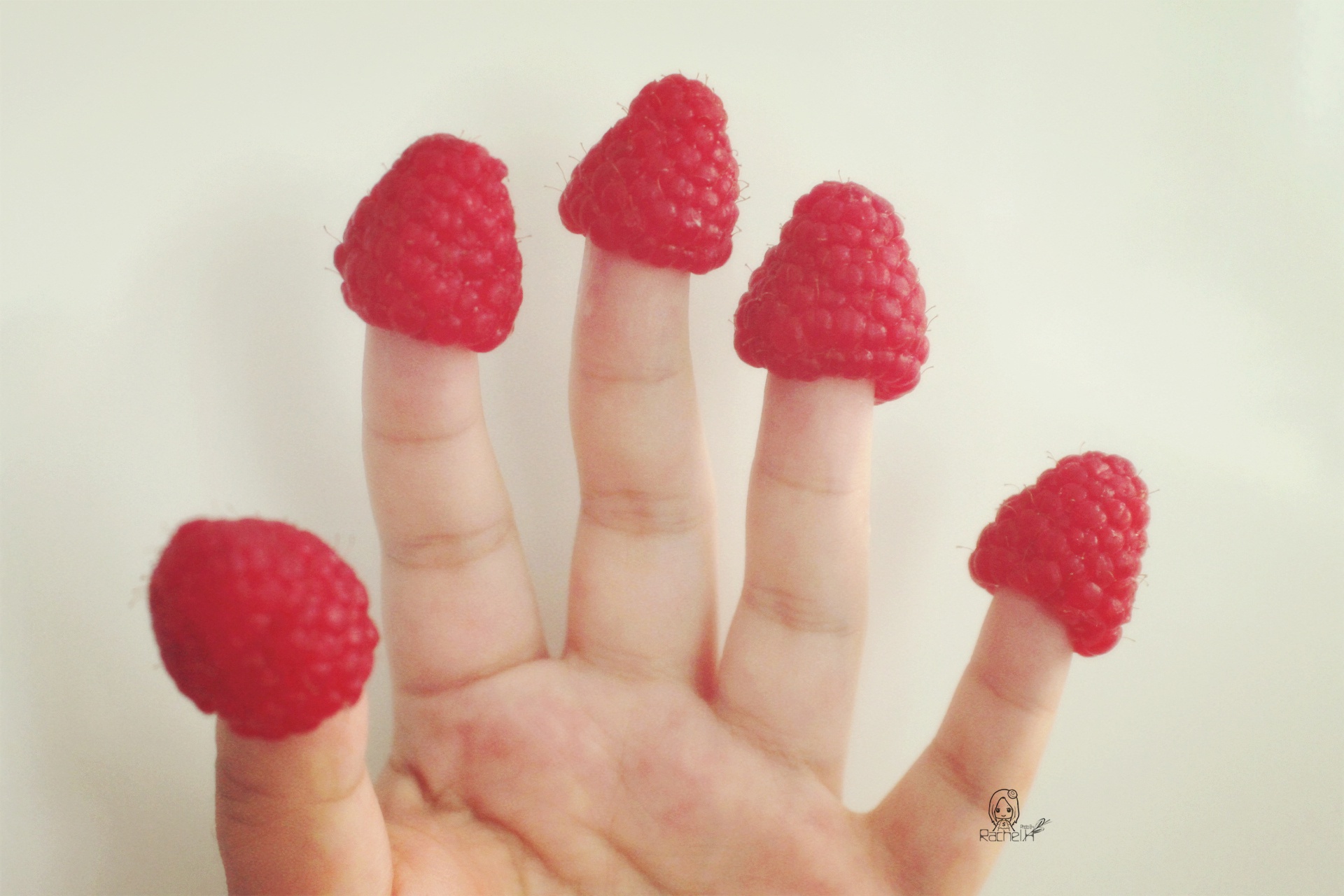 树莓妙脆角我又来了哈哈哈哈依旧是短粗款手指!