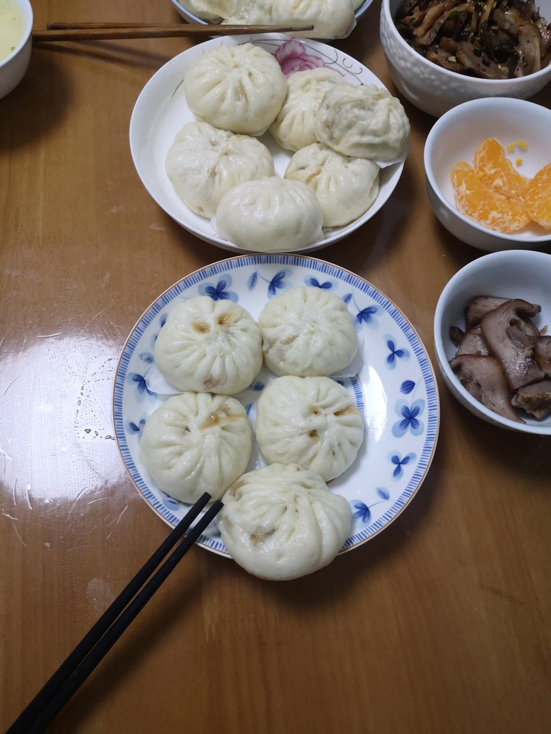 酱肉冬瓜包子Steamed Dumplings Pork & Mellon