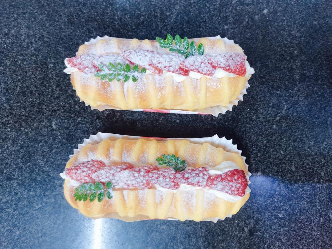 草莓奶露维也纳【毛毛虫面包】