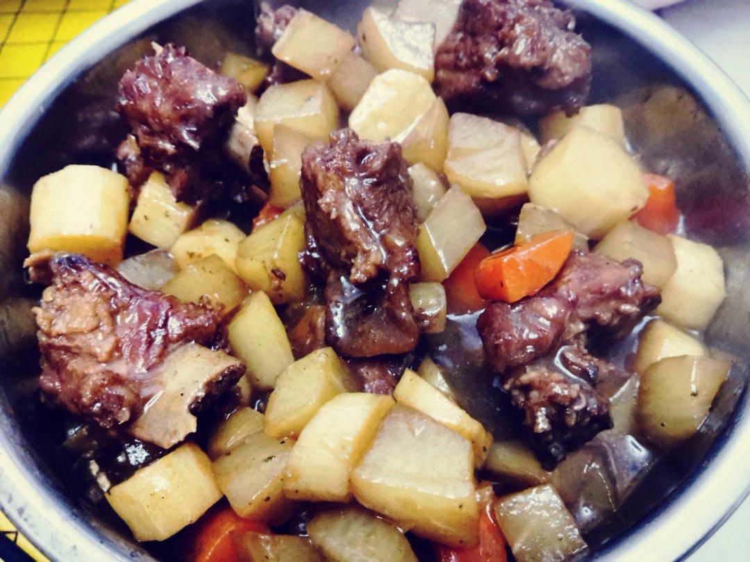 胡萝卜土豆炖排骨