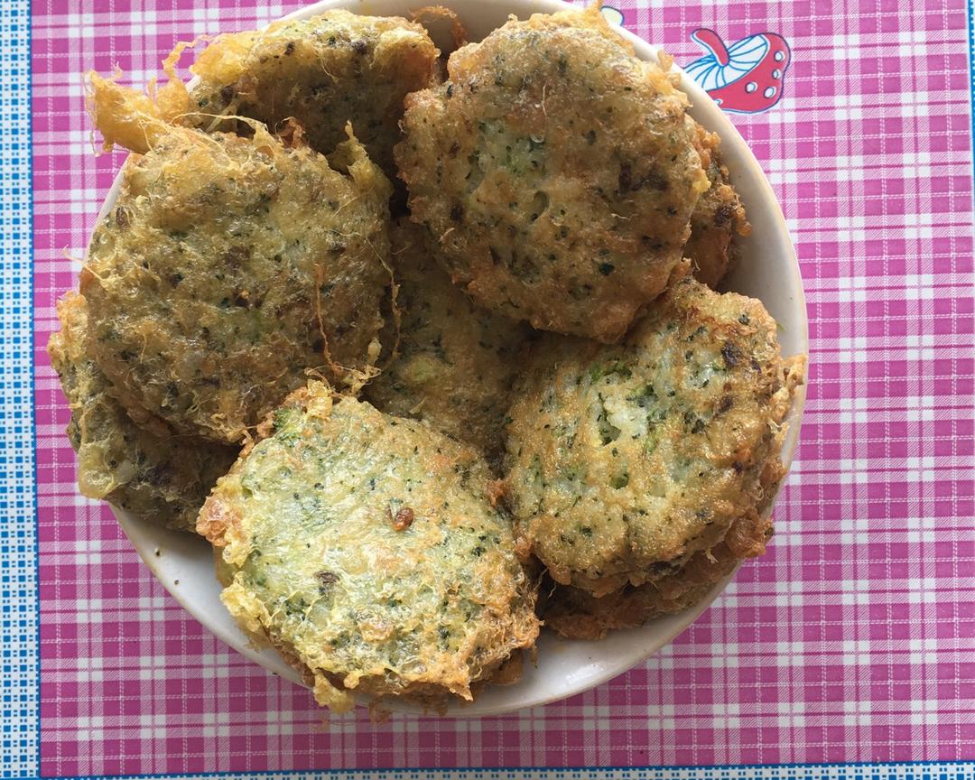 宝宝辅食——鸡蛋煎西兰花饭团