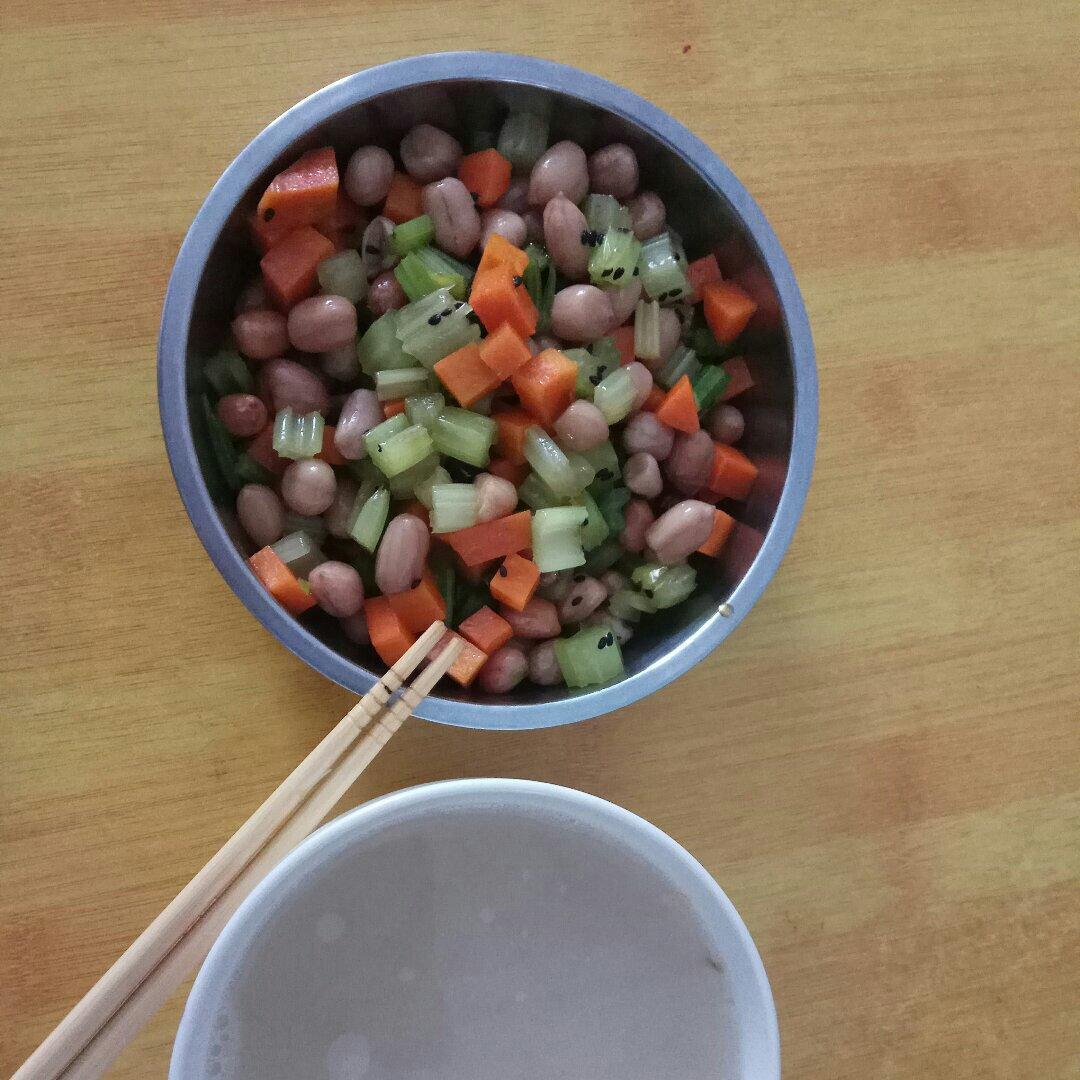 凉拌芹菜花生米胡萝卜
