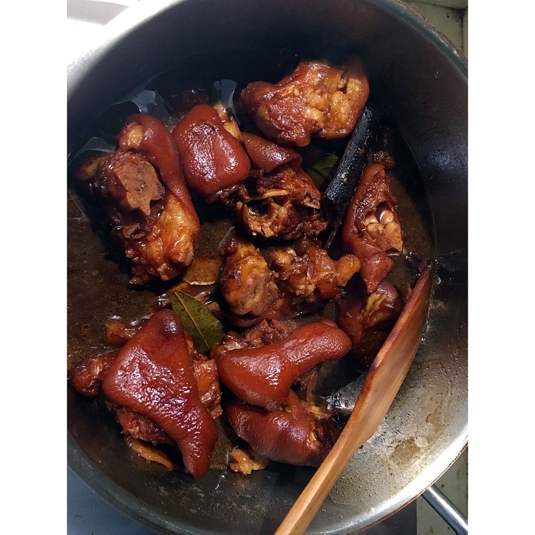 美味的家常菜：红烧猪蹄