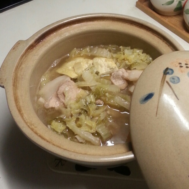 酸菜白肉_(╥﹏╥)%冬日獨享暖心炖菜的做法