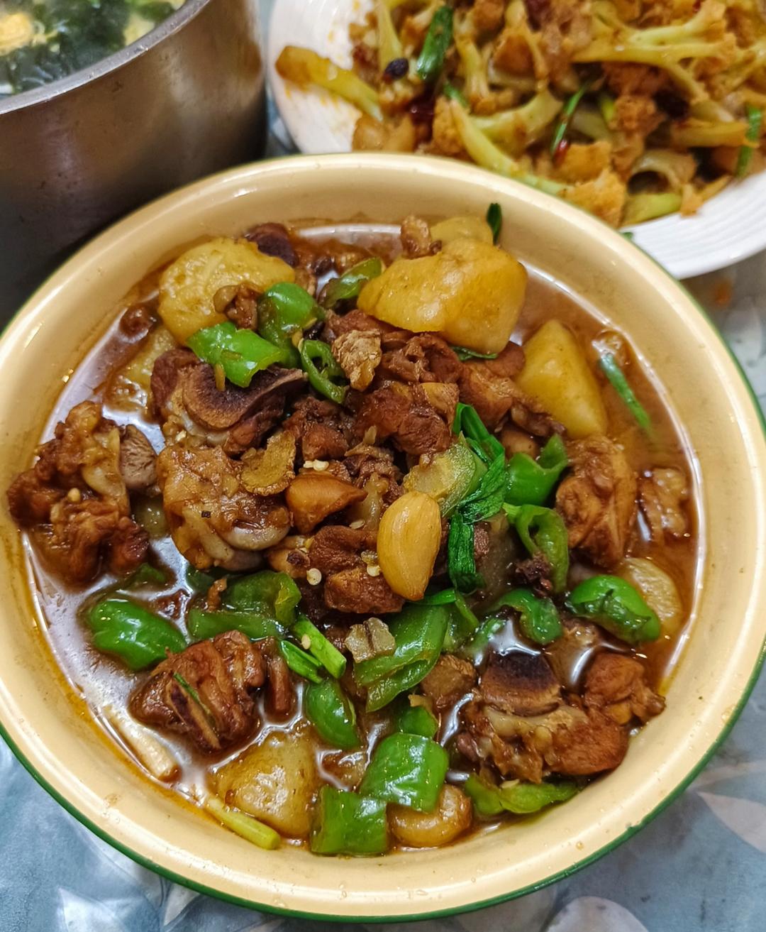 好吃到原地爆炸的黄焖鸡
