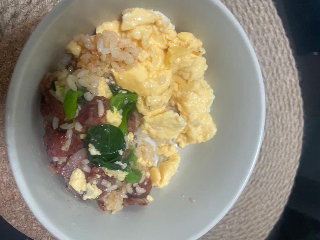 电饭锅版香肠青菜焖饭