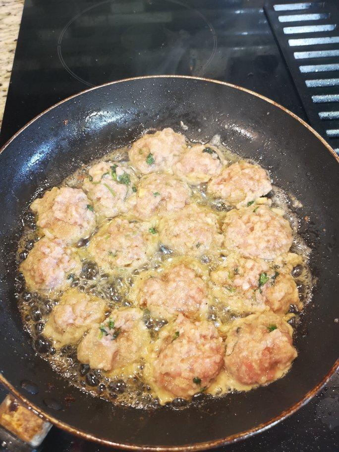 油炸竹荪肉圆子（炸肉丸）