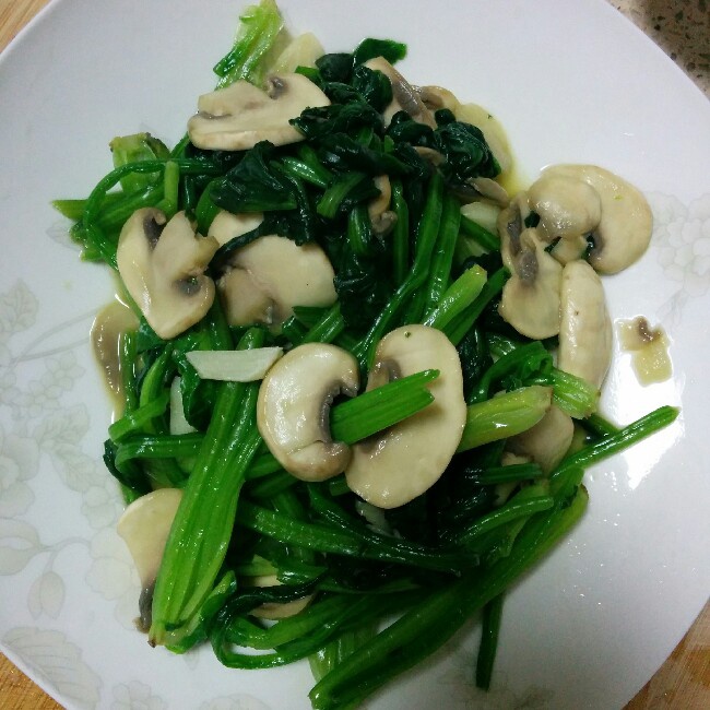 rabbit_runrun做的菠菜炒蘑菇