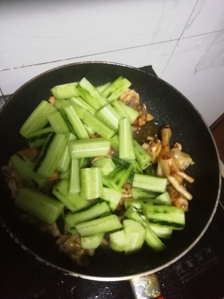 鸡肉闷黄瓜的做法