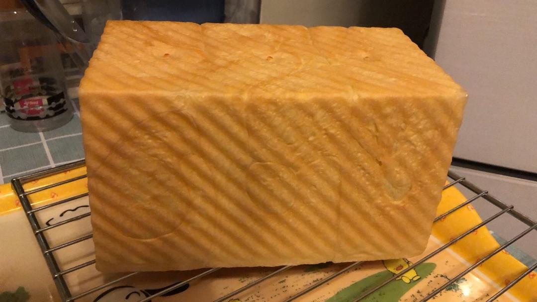 用烤箱自己做面包--手工牛奶吐司面包