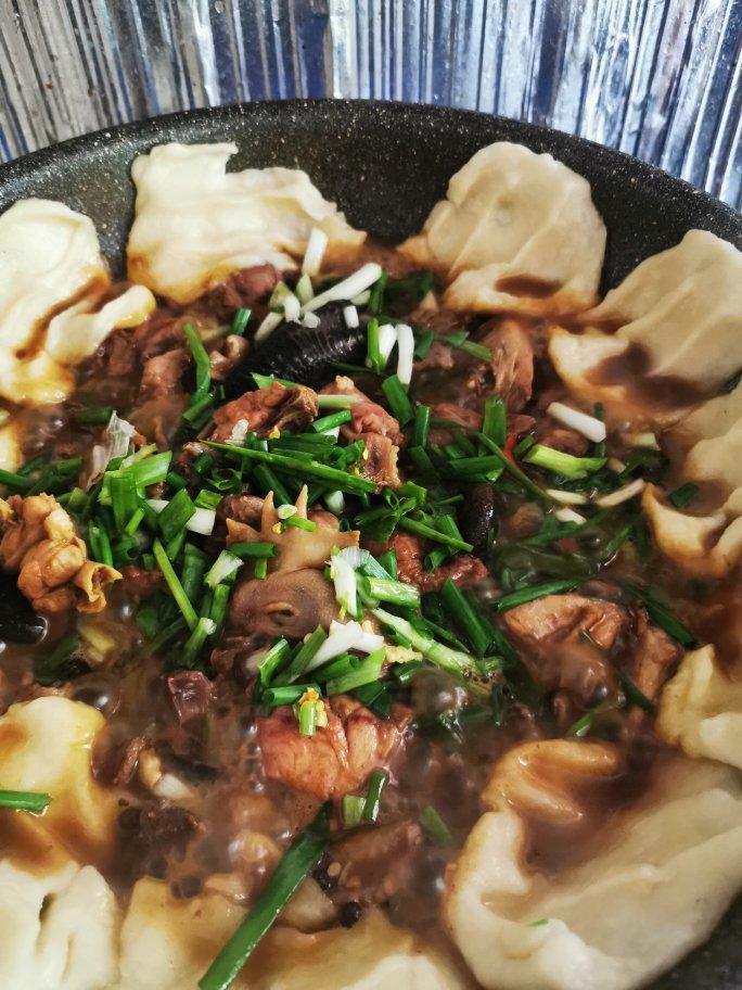 地锅鸡贴喝饼子